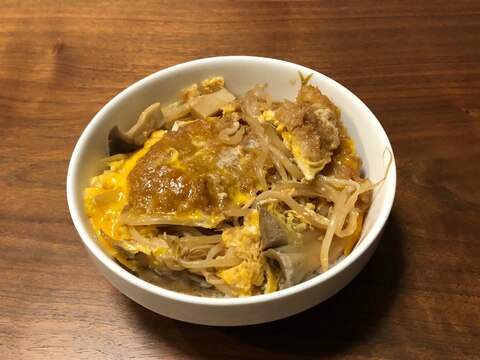 玉ねぎなくても大丈夫！市販のカツともやしのカツ丼